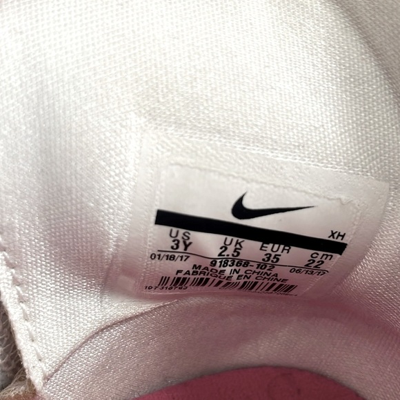 Nike 'Lebron Soldier 11' Kay Yow GS Shoes 918369-102 White Pink Cancer Sz 3Y - Picture 12 of 13